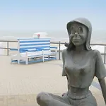 For 5 People With Sea View Middelkerke